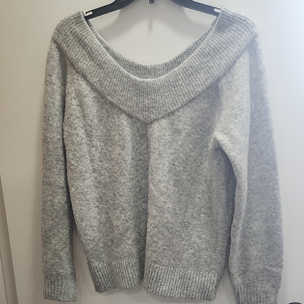 H&M Cozy Gray Women's Sweater Size Medium Off The Shoulder Look